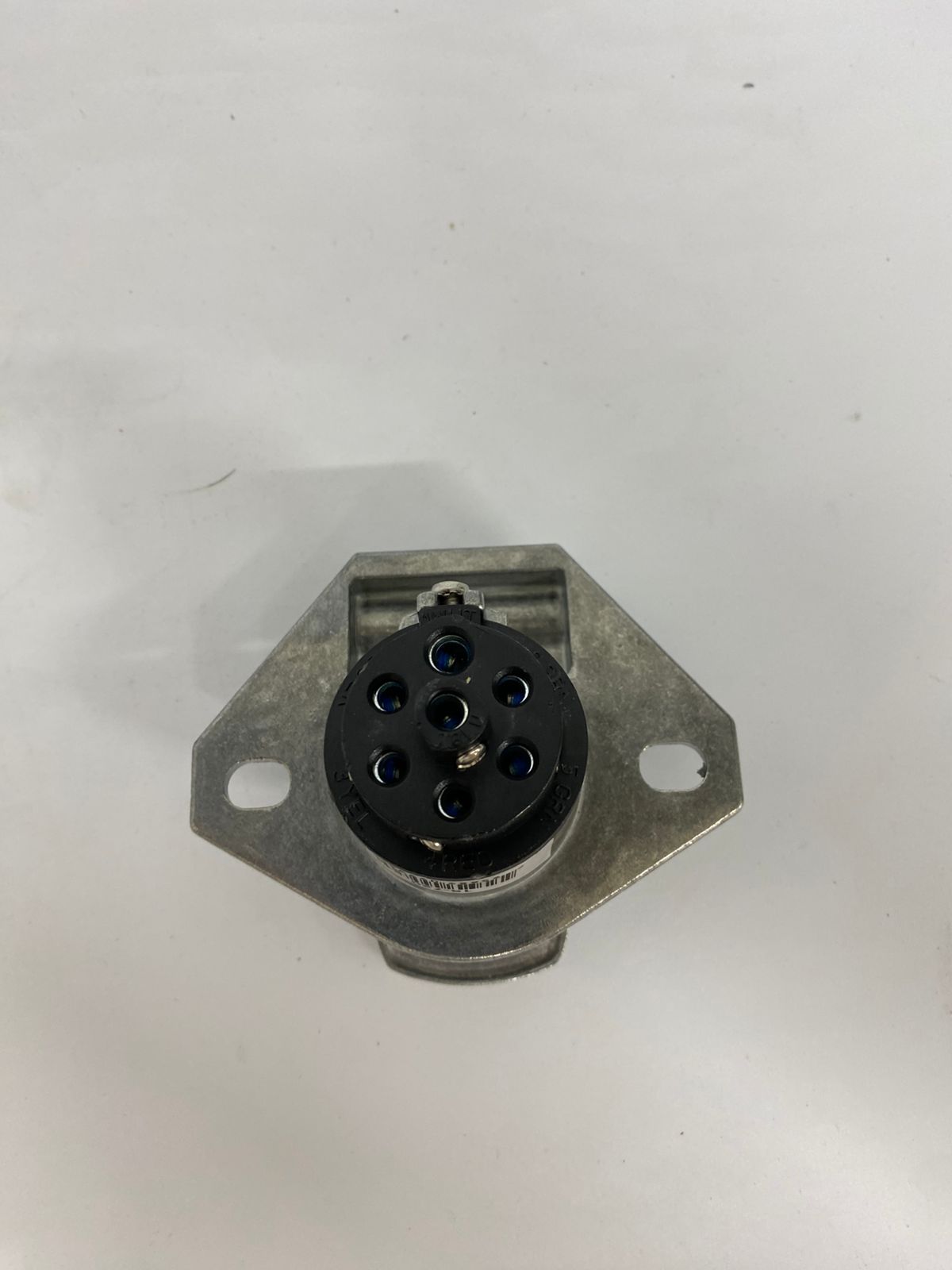 Conector Hembra 7 Vías Phillips (Zoclo Metálico) - Pines Ranurados - Código 15-720