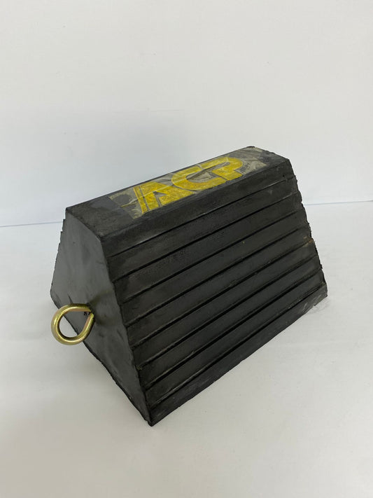 Cuña Tope para Llanta (Hule Reforzado) con Argolla - Código ACPWC9575